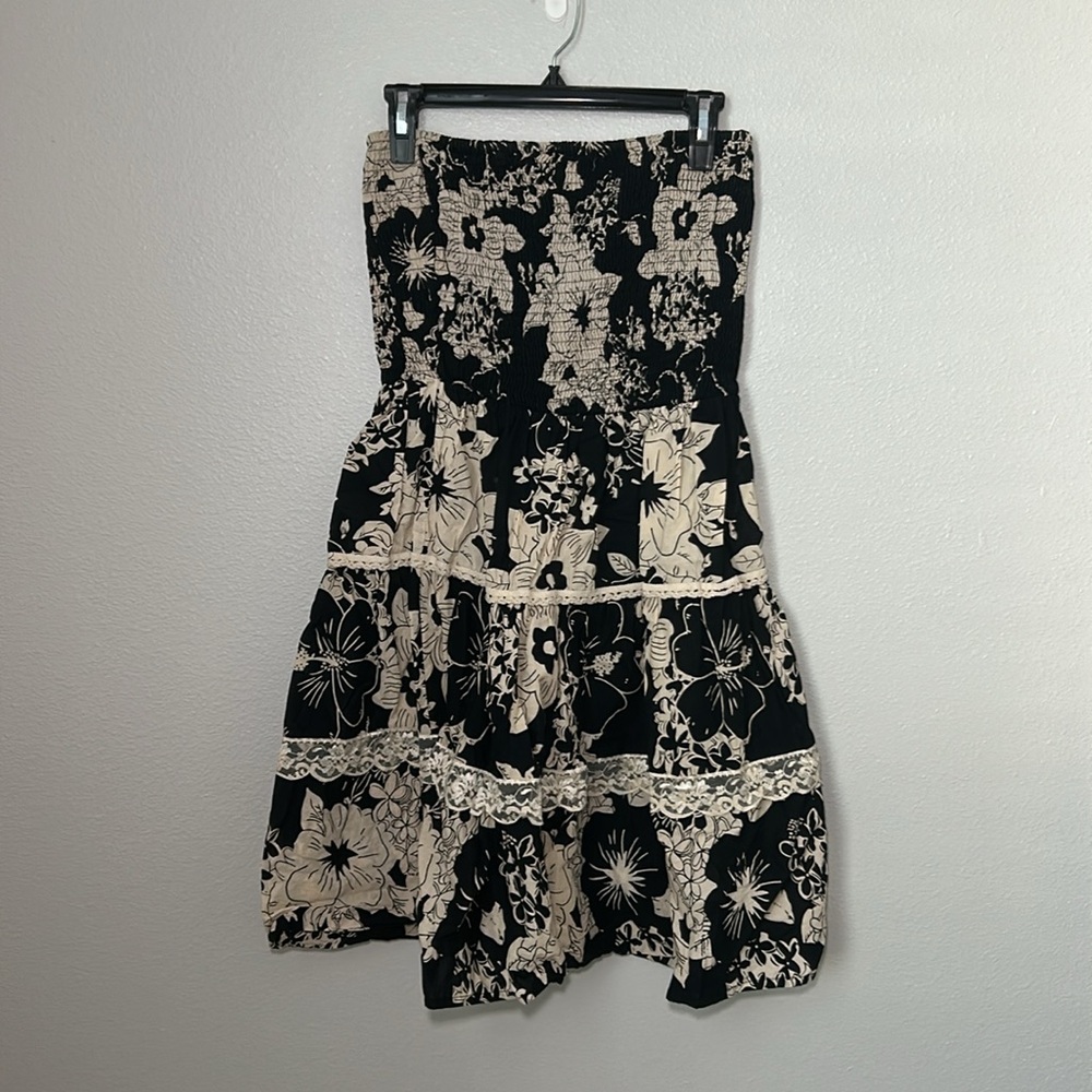 Gorgeous Floral Dress with Lace Trip